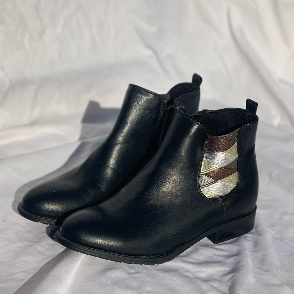 Stuart Weizmann Black Bella Chelsea Boot Girls Size 4